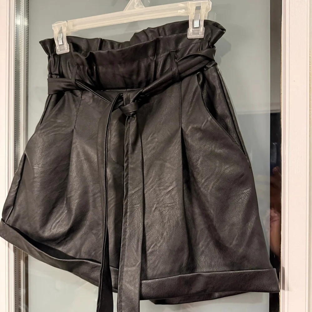 Women's Unbranded Black Faux Leather High Waist Shorts Presumed Size S